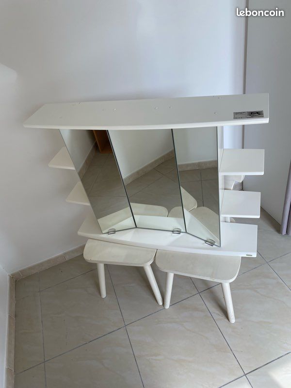 Armoire de Toilette / Meuble de Rangement Haut Salle de Bain Mural Suspendu avec 3 Portes Miroir + Éclairage - Très Bon État (image 2)