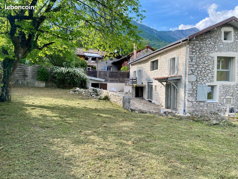 Maison 7 pièces 149 m² · à Saint-Ismier · 149 m² · 710 000 €