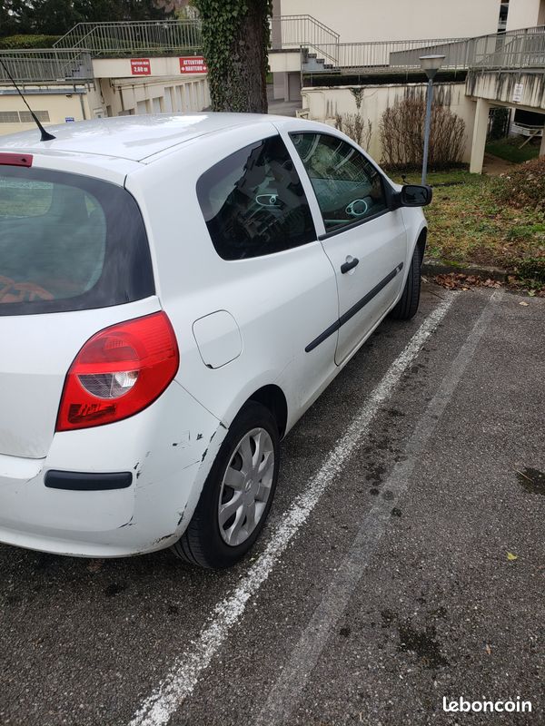 CLIO 3 RENAULT Carrosserie Bon Etat 2008