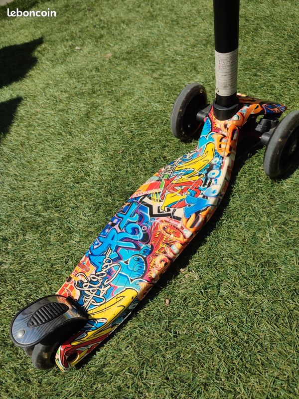 Trottinette 3 Roues éclairage LED Graffitis Scooter (image 3)