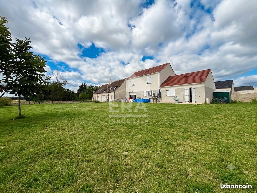 Maison 7 pièces 140 m² · à Évry-Grégy-sur-Yerre · 140 m² · 375 000 €