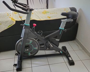Vélo D'Appartement Wenoker - Résistance Magnétique Silencieuse - Siège Réglable - ECran LCD - 160 Kg