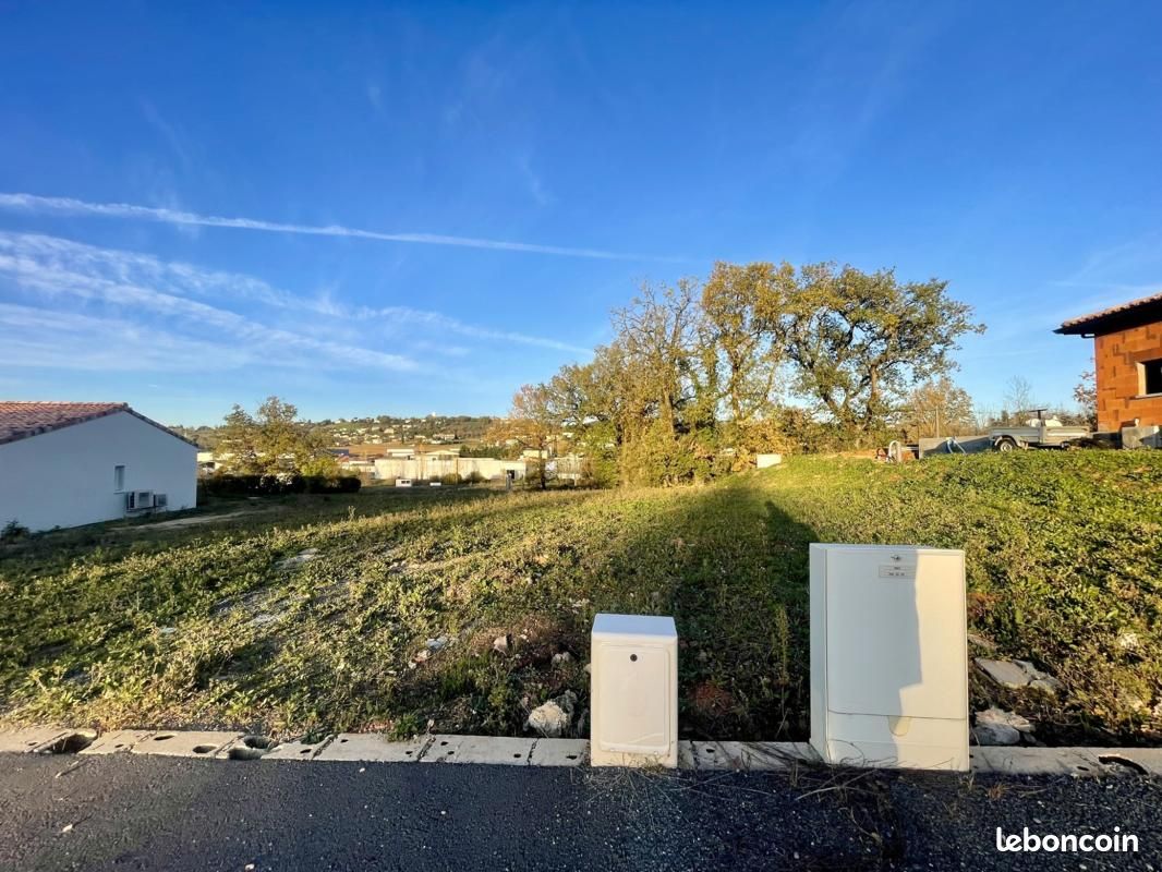 Terrain 670 m² Puygouzon · 67 000 €