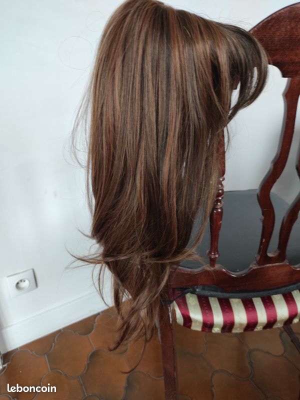 Perruque longue mechée blond doré (image 1)