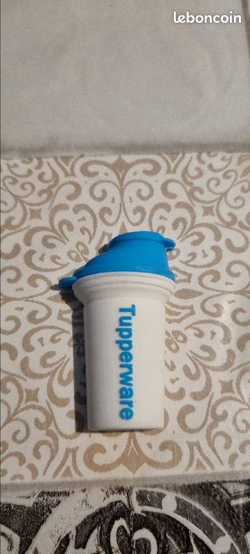 Magnet shaker tupperware (image 1)