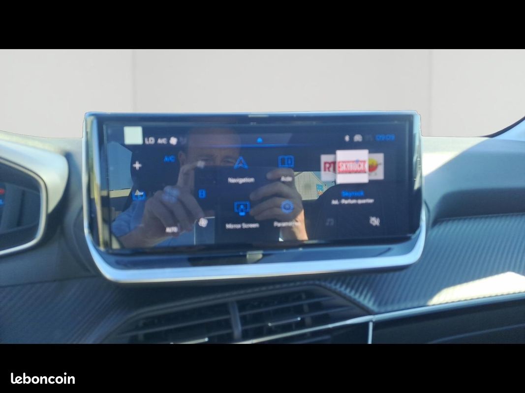 Peugeot 208 1.2 Hybrid 110ch Allure e-DCS6 (image 13)
