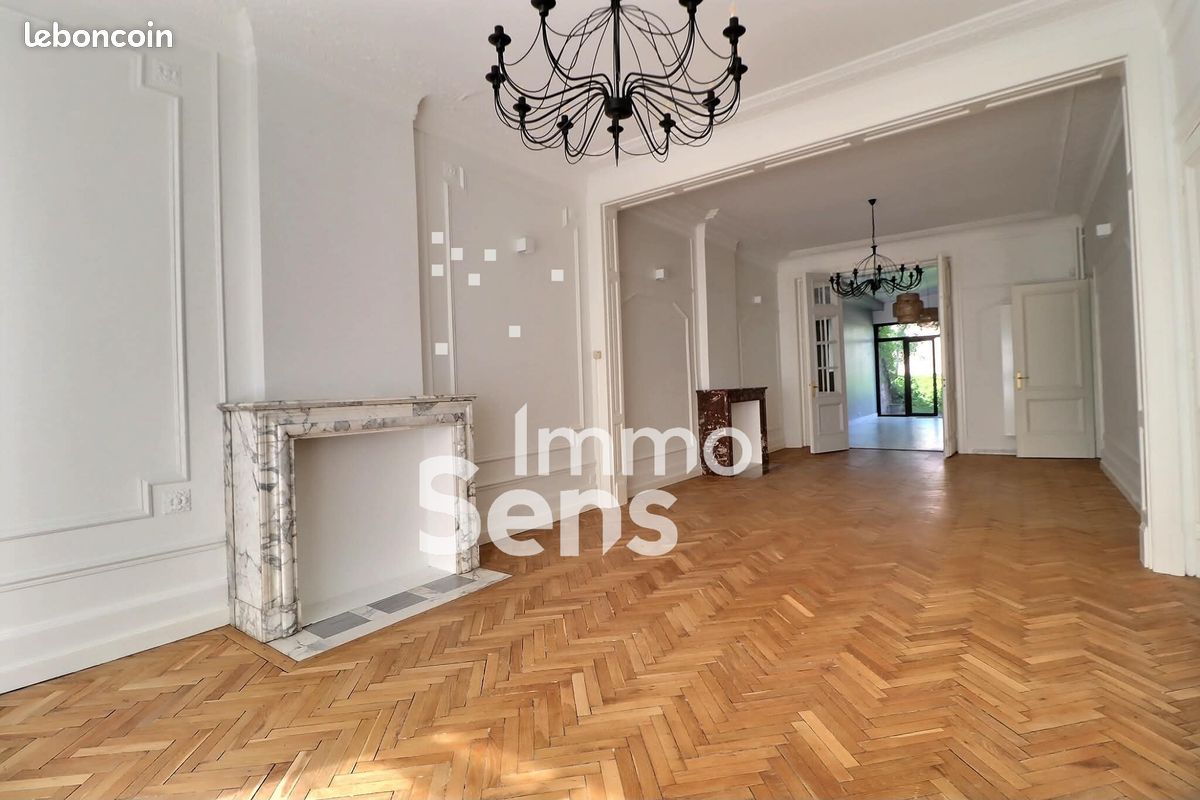Maison 7 pièces 256 m² · à Roubaix · 256 m² · 499 900 €