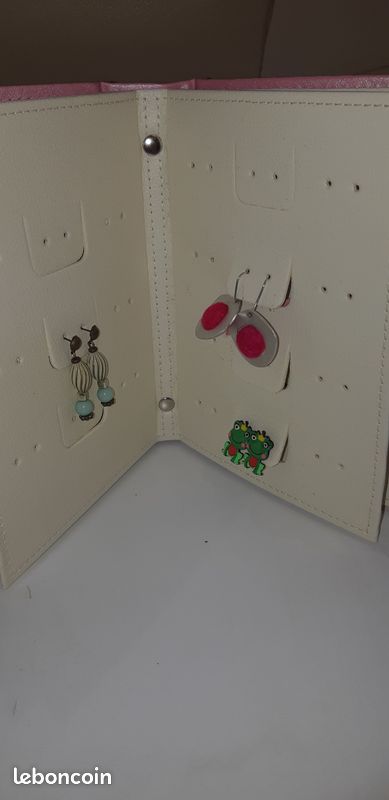 Livre pour boucle d'oreilles (image 1)