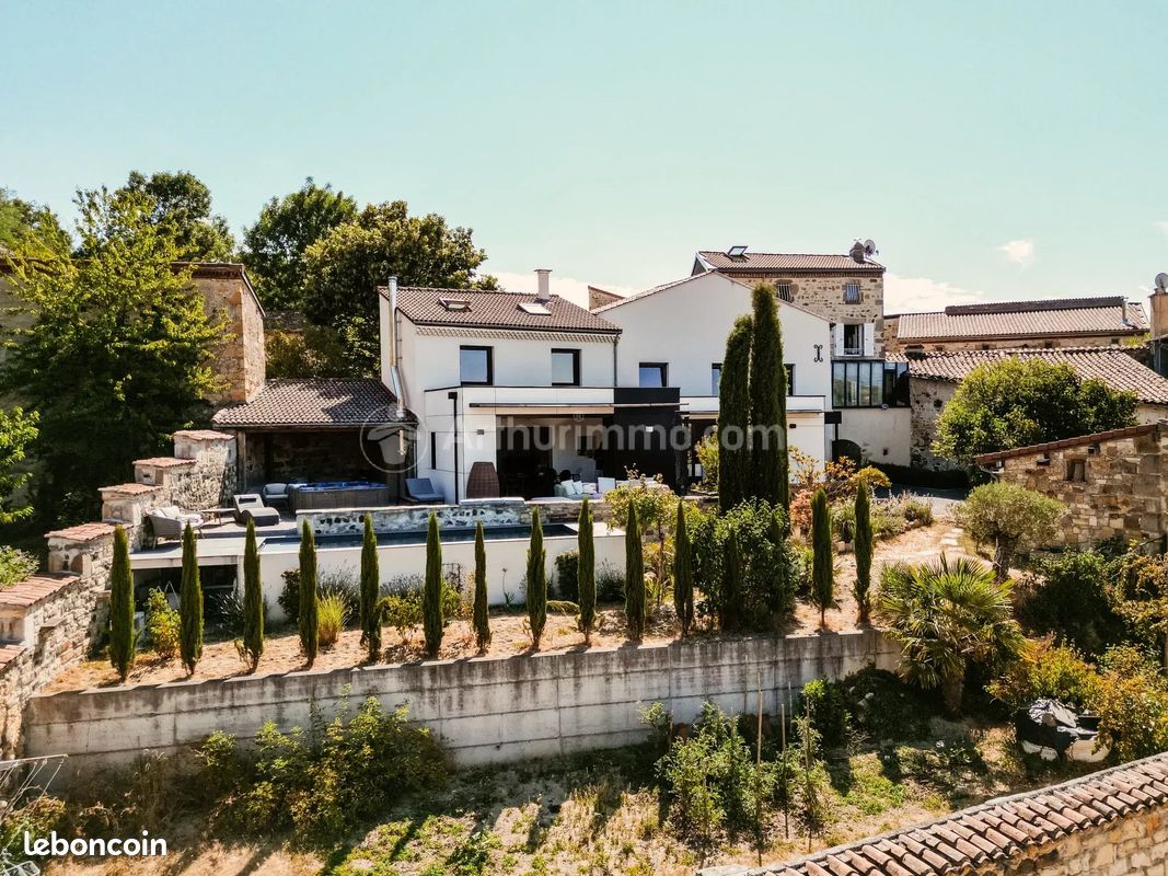 Maison 290 m² · à Laps · 290 m² · 718 000 €