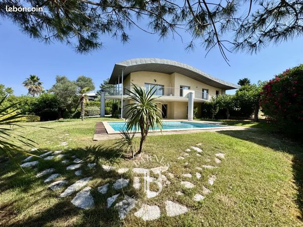Propriété 6 pièces 202 m² — 1