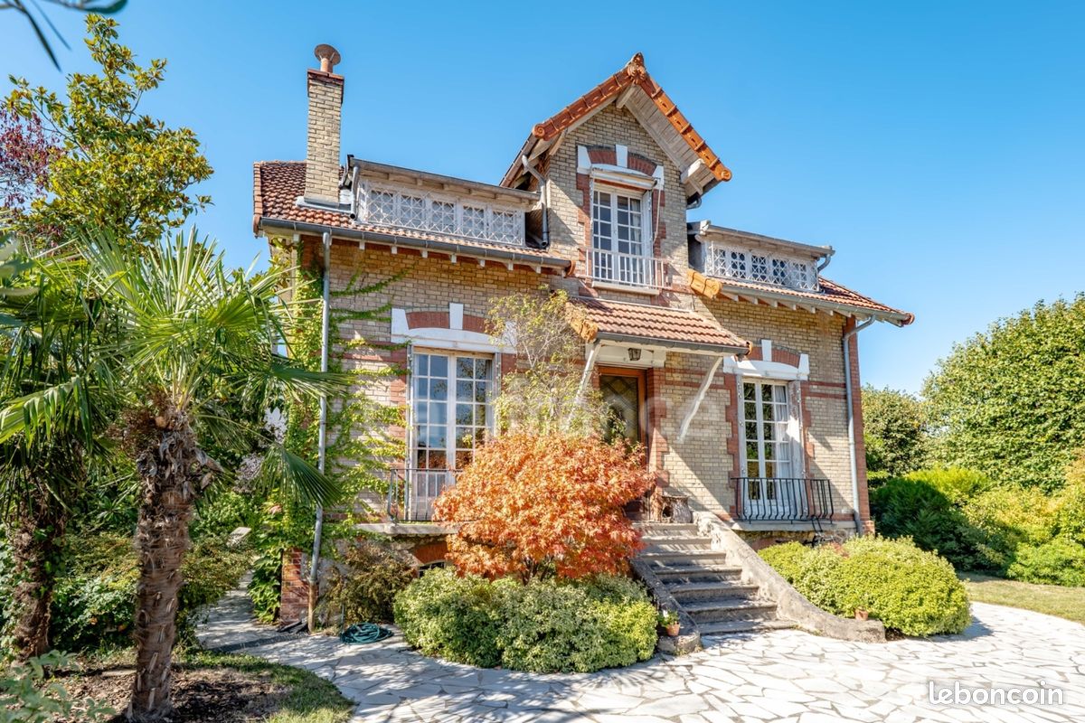 Maison 8 pièces 212 m² · à Le Chesnay-Rocquencourt · 212 m² · 1 895 000 €