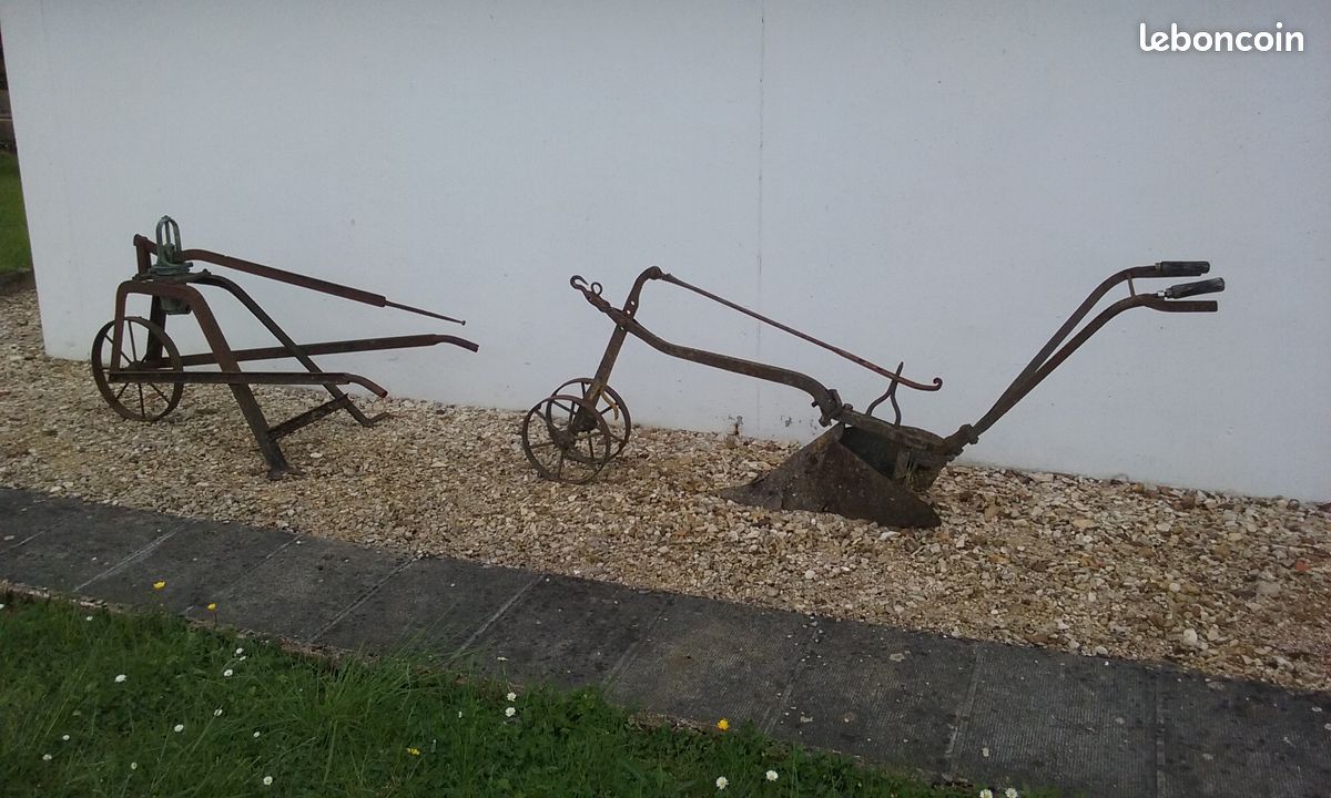2 Charrues pour Décoration Extérieure (image 1)