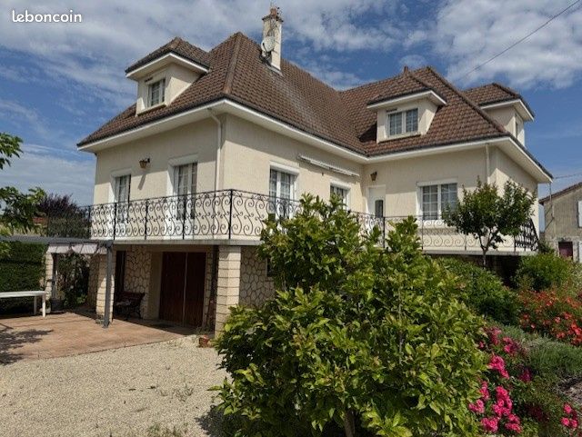 Maison 6 pièces 152 m² · à Montmorillon · 152 m² · 210 000 €