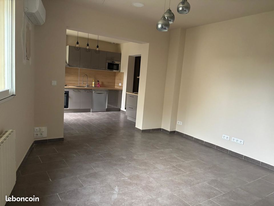Appartement 3 pièces 75 m² · à Bastia · 75 m² · 980 €