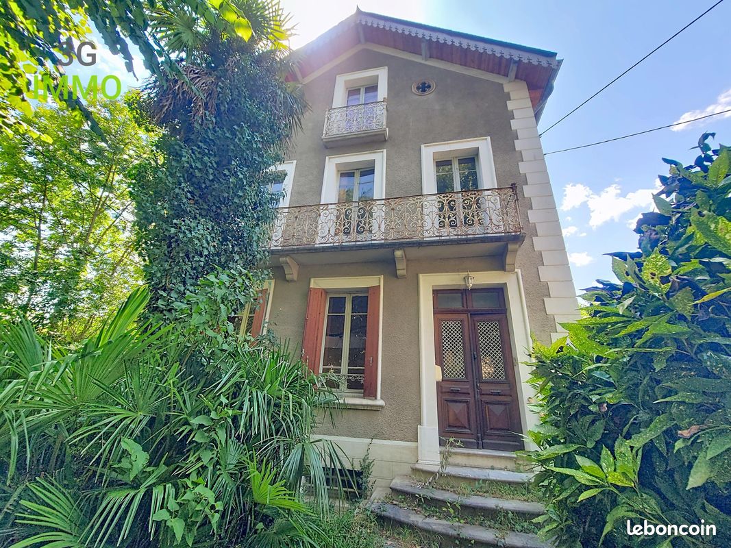 Maison 8 pièces 181 m² · à Loures-Barousse · 181 m² · 130 000 €