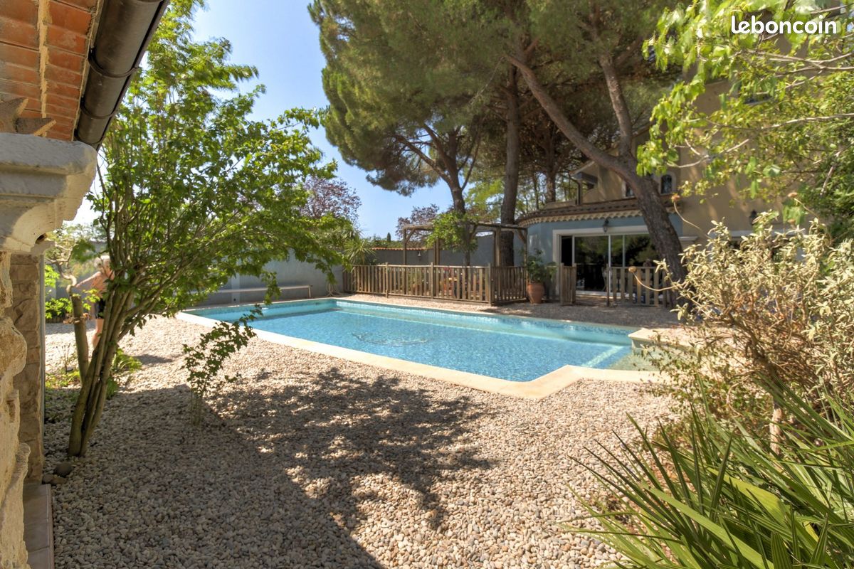Maison 13 pièces 331 m² · à Saint-Marcel-d'Ardèche · 331 m² · 599 000 €