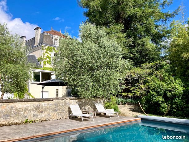 Touvre, aux portes d’Angoulême, Magnifique Logis du XIXème, restauré avec jardin, dépendances et piscine