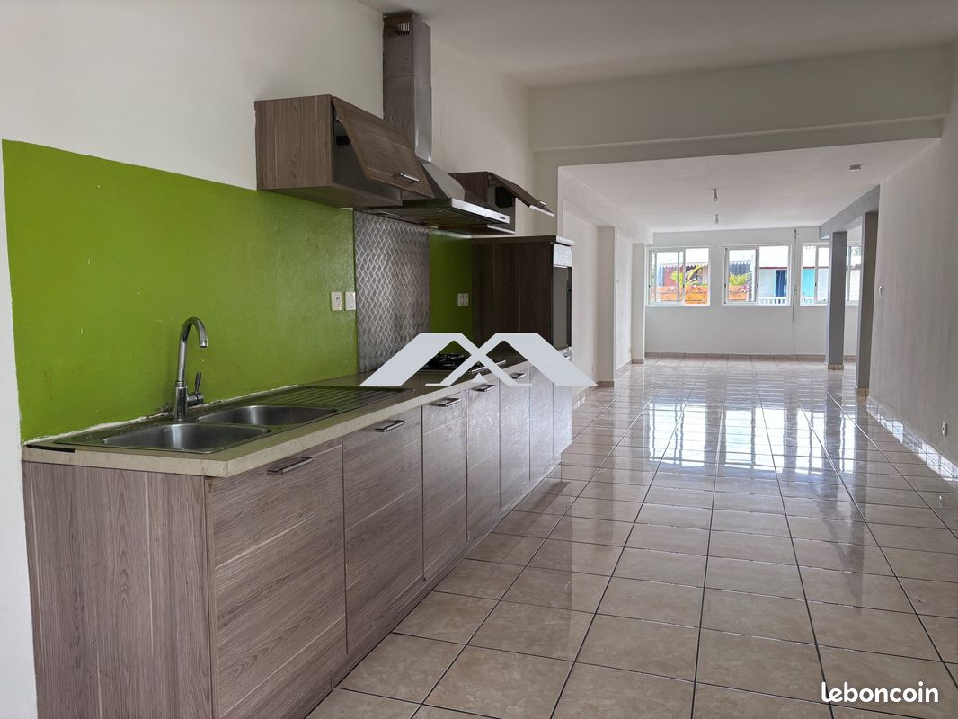 Appartement 5 pièces 100 m² · à Saint-Louis · 100 m² · 980 €/mois