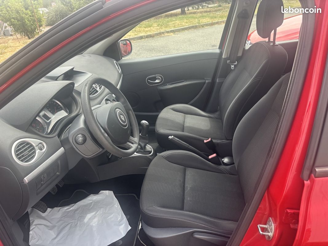Renault CLIO III 1.5 DCI 75CH EXPRESSION CLIM ECO² 5P (image 6)