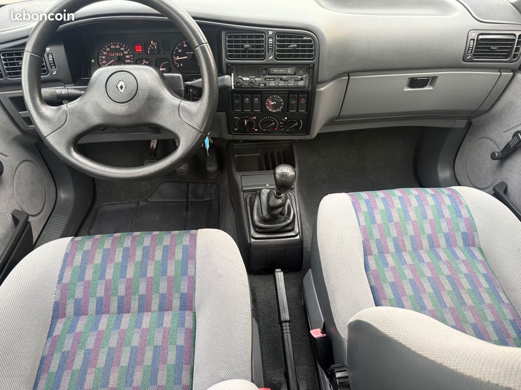 Renault 19 chamade 1.4 essence (image 9)