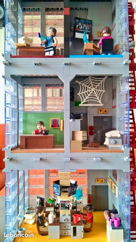 VENDU - Immeuble lego marvel spider man 100% complet 76178 le daily bugle - excellent état (image 4)