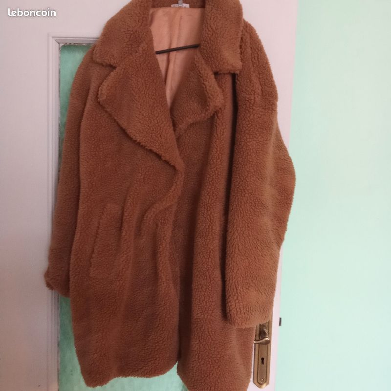 Manteau fausse fourrure ( remise en main propre ) (image 1)