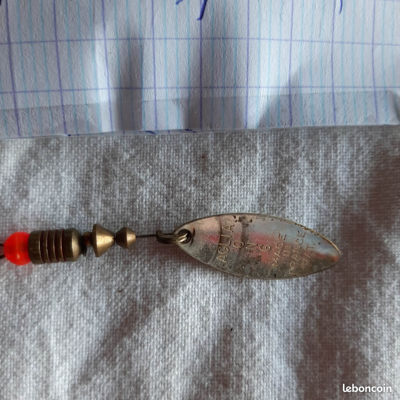 112 pièces cuillères à soupe truite trousses de pêche leurre avec des