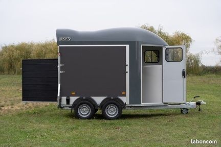 Van Places Cheval Liberté Gold Origins Plancher Alu Équipement