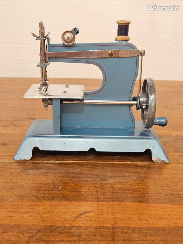 Ancienne Machine à Coudre Jouet En Tôle - Vintage - Sans Marque