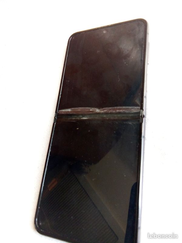 Samsung z flip (image 1)