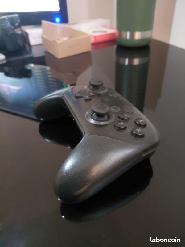 Vente d'une manette pro switch 1 presque comme neuf (image 2)