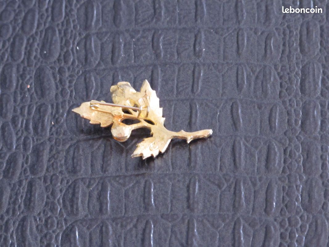 Broche Vintage Dorée Avec Perle Blanche – Matière Laiton, Très Bon État, Fabriquée En France