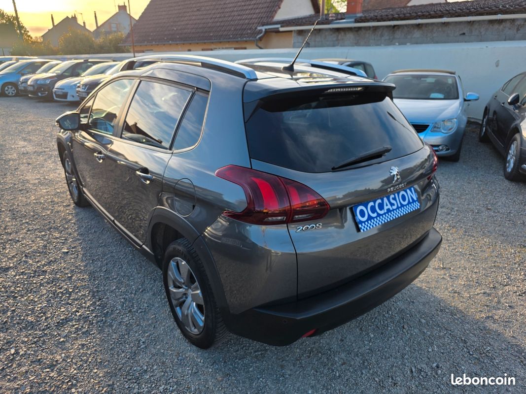 Peugeot 2008 BLUEHDI 100 CV STYLE (image 4)