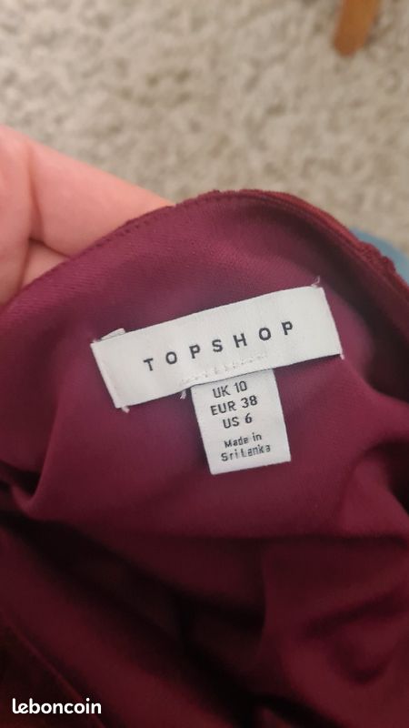 Jupe longue neuve
Couleur bordeaux
Taille 38
A venir récupérer à Petite île (image 8)
