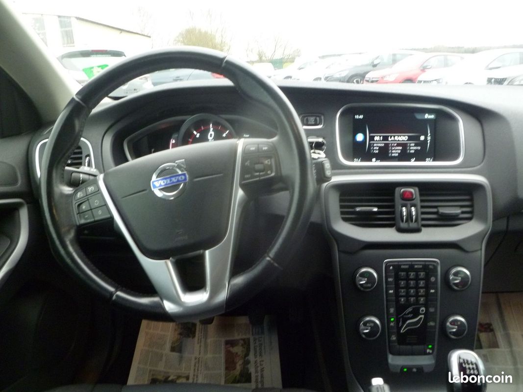 Volvo V40 1.6 D2 115CH MOMENTUM BUSINESS BV6 (image 8)