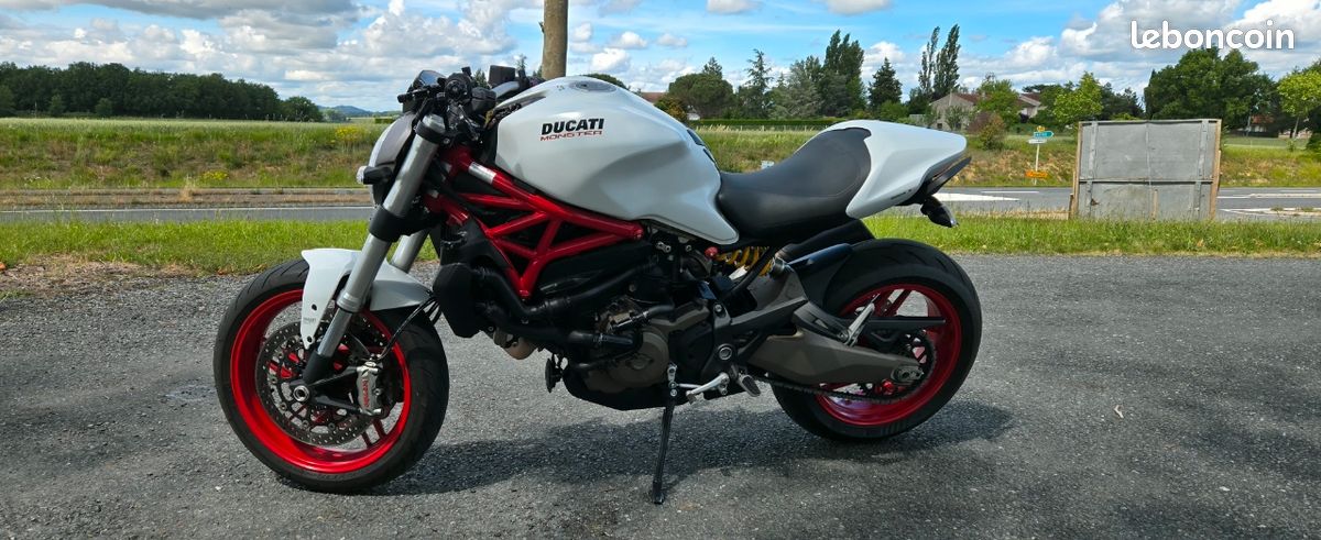 Ducati monster 821 blanc (image 2)