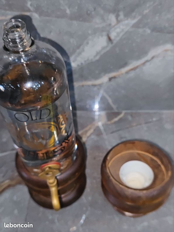 Whiskey Towers Distributeur de boissons Triple Whiskey Towers - Canada