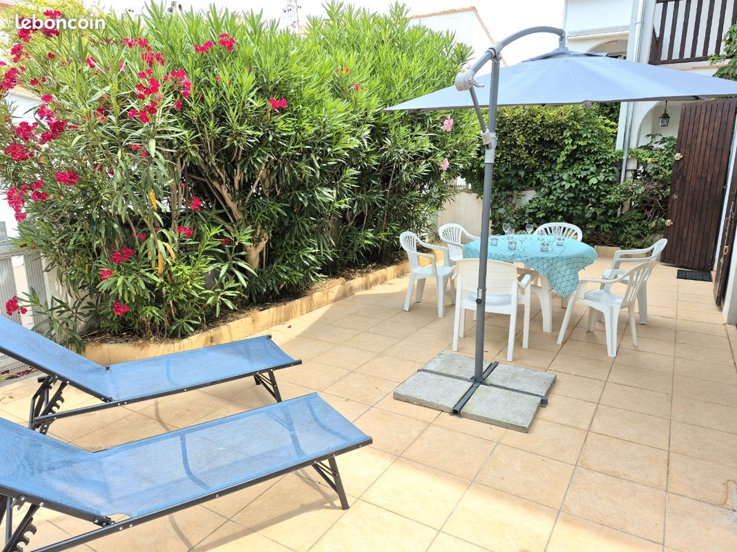 Appartement plein pied avec grande cour privative végétalisée au calme et au centre des Saintes (image 11)
