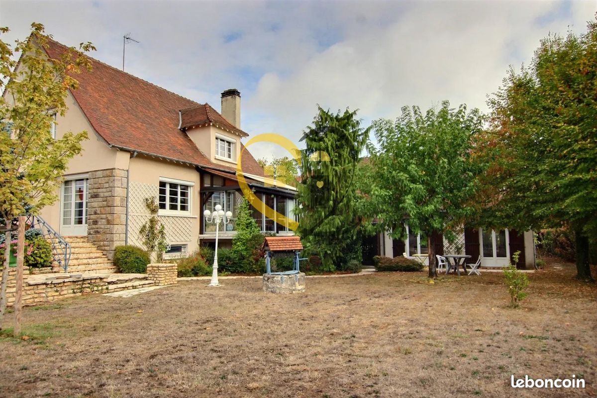 Maison 6 pièces 210 m² · à Mehun-sur-Yèvre · 210 m² · 339 000 €