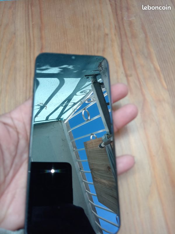 Vend téléphone wiko view 4 (image 1)