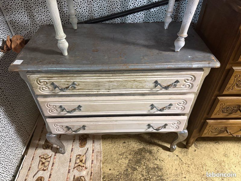 Commode (image 1)