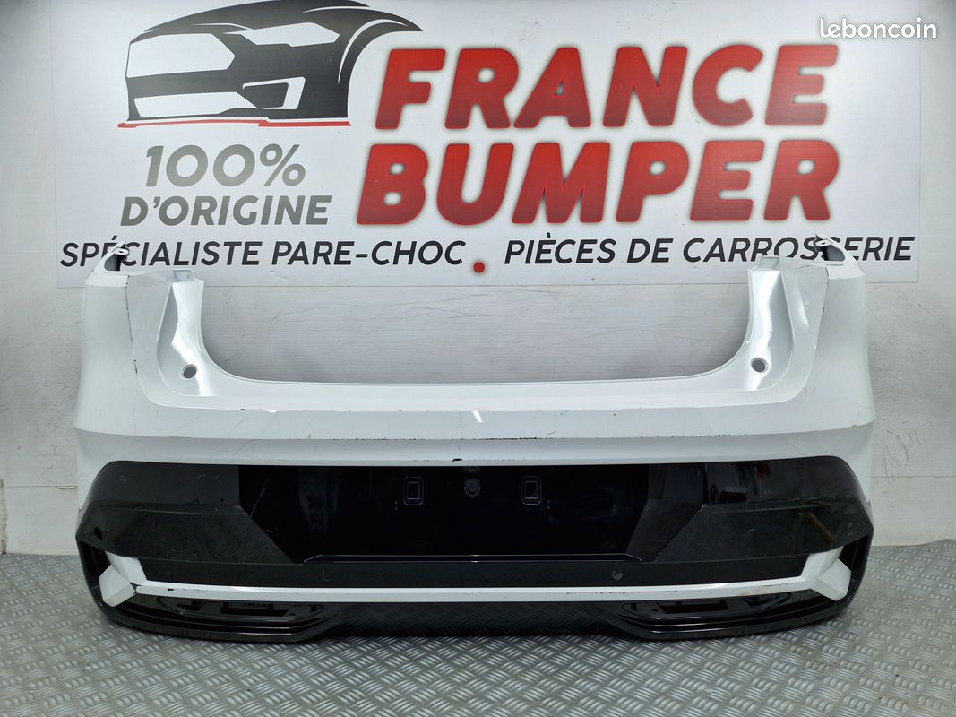 Pare-choc arrière Renault Mégane 5 E-Tech (à partir de 12/2021) – Occasion d'origine avec radars (image 1)