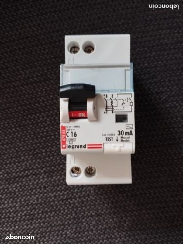 Disjoncteur différentiel Legrand 16 A (image 1)