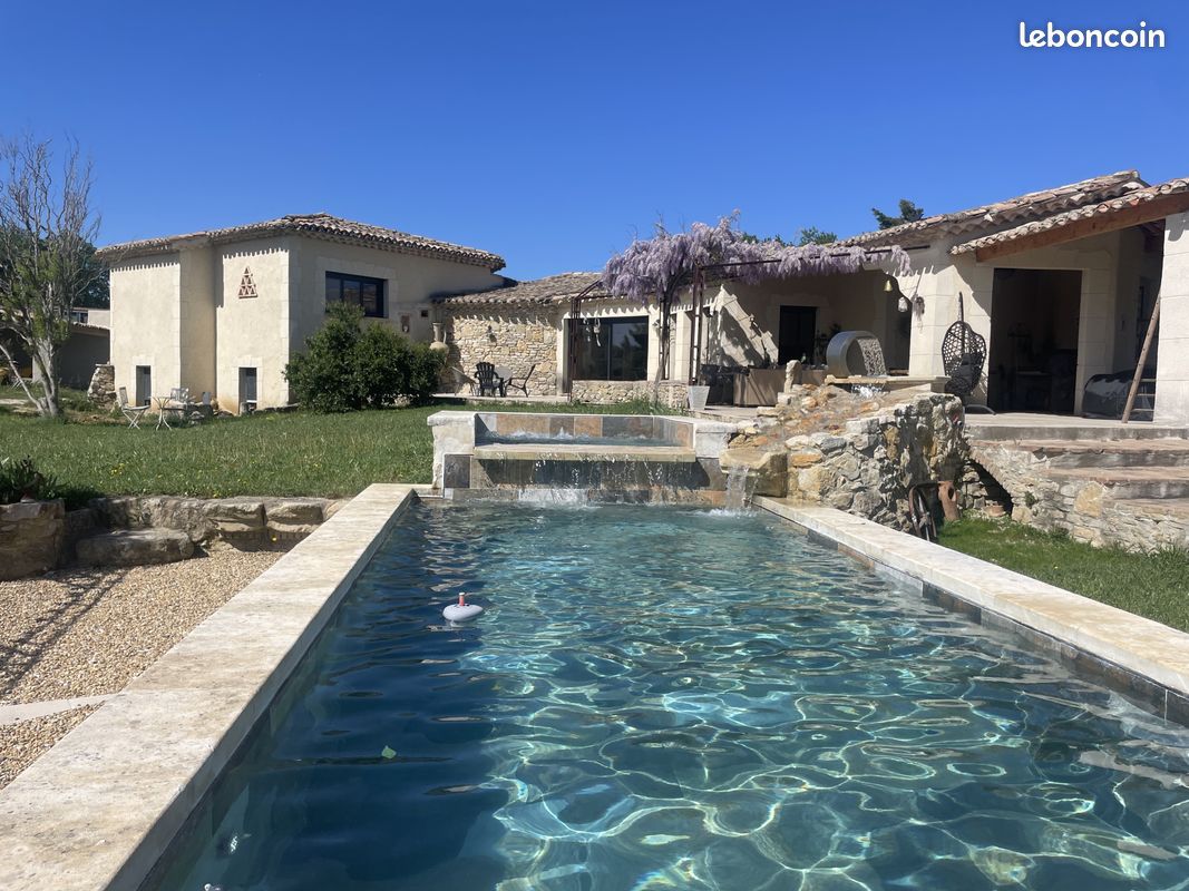 Maison 6 pièces 218 m² · à Sainte-Cécile-les-Vignes · 218 m² · 699 000 €