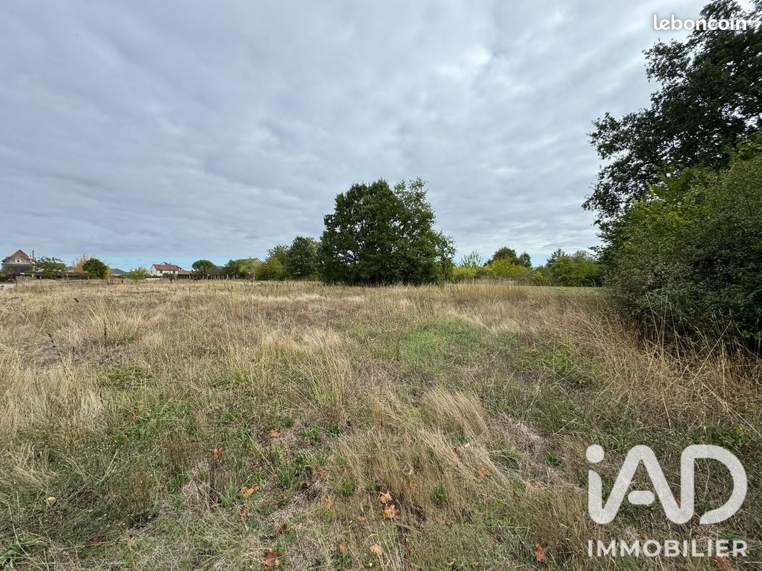 Terrain 3226 m² · à Châtellerault · 3 226 m² · 143 000 €