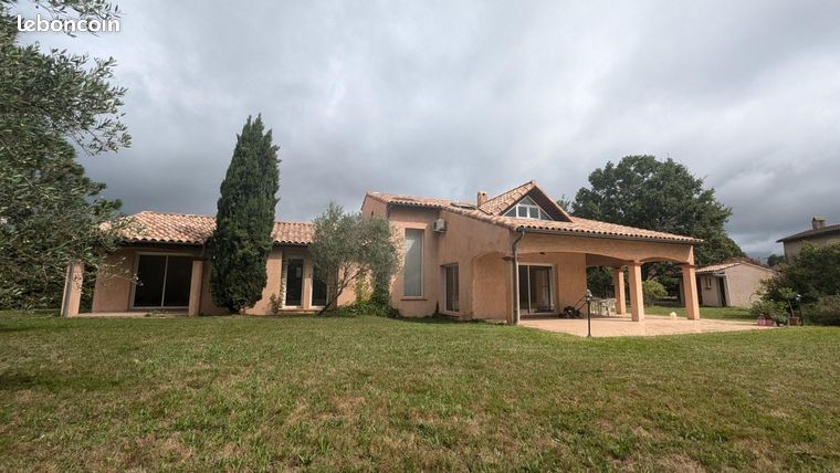 Maison 8 pièces 230 m²