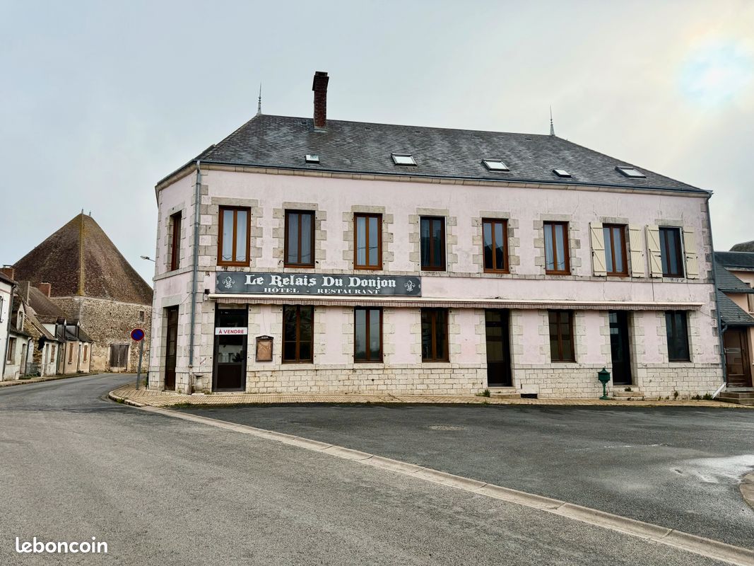 Local commercial 26 pièces 818 m² · à Dammarie-en-Puisaye · 818 m² · 328 600 €