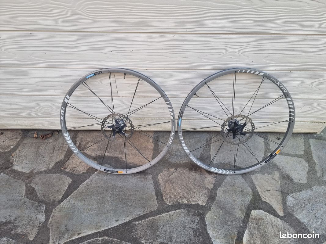 Paire De Roues Kastle 700C Shimano Deore LX (FH-M565 / HB-M563) - 7 Vitesses - Pneus Schwalbe - OCCASION