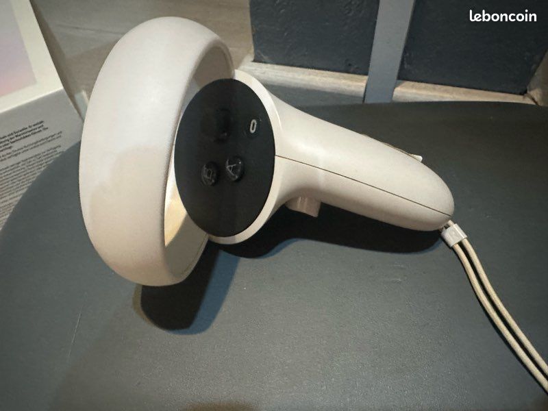 Meta/Oculus Quest 2 64 Go – 2 manettes + boîte + housse de transport (image 8)