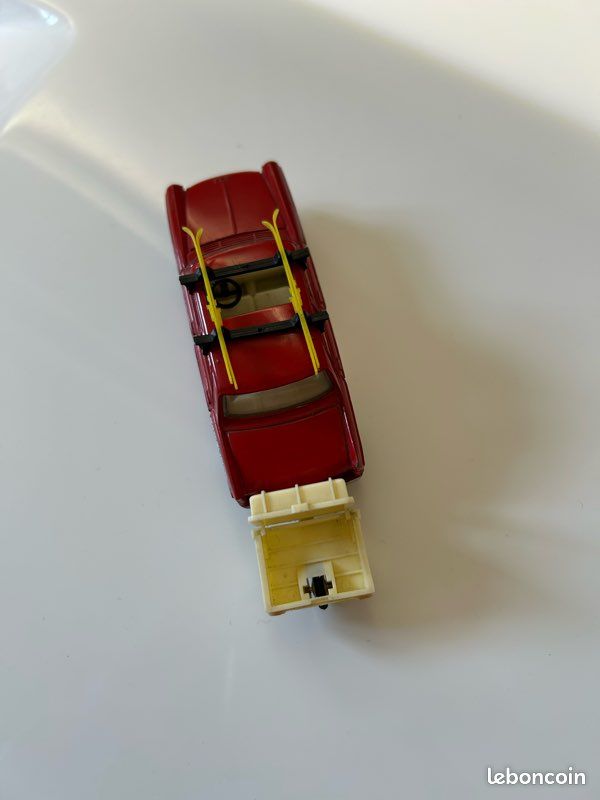Dinky Toys F n° 536 Peugeot 404 toit ouvrant en boite 1/43